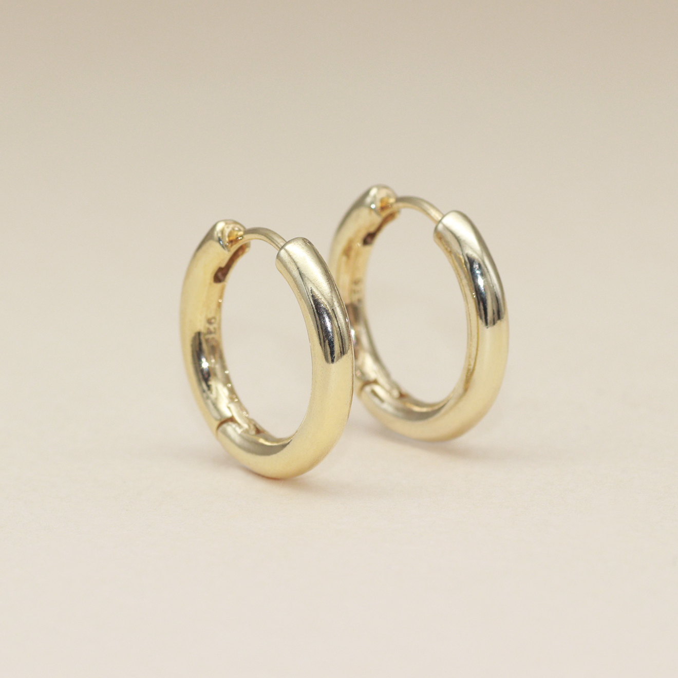 Bold Roundy One-Touch Earring